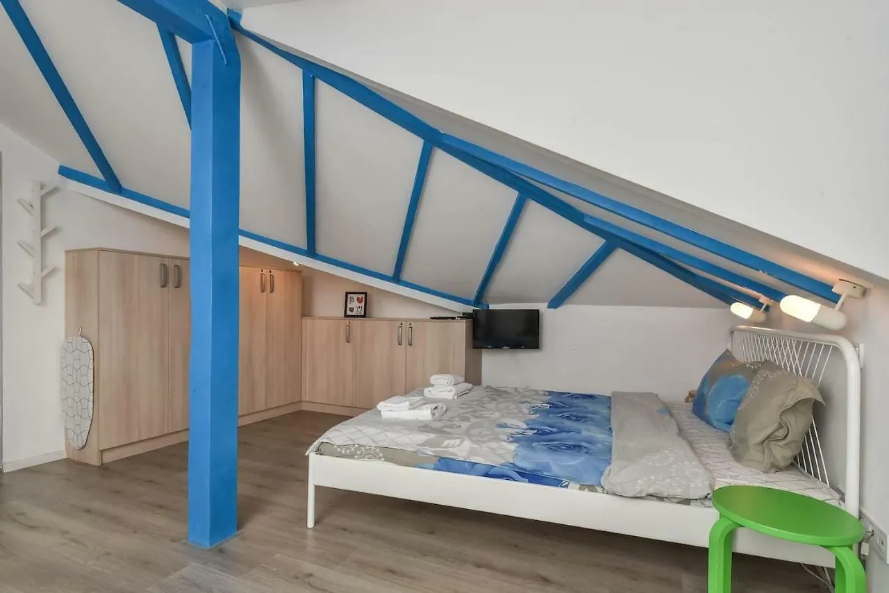 Apartment The Ivy House - A Cozy Attic Near The City Center By Flat Mаnager Sofia
