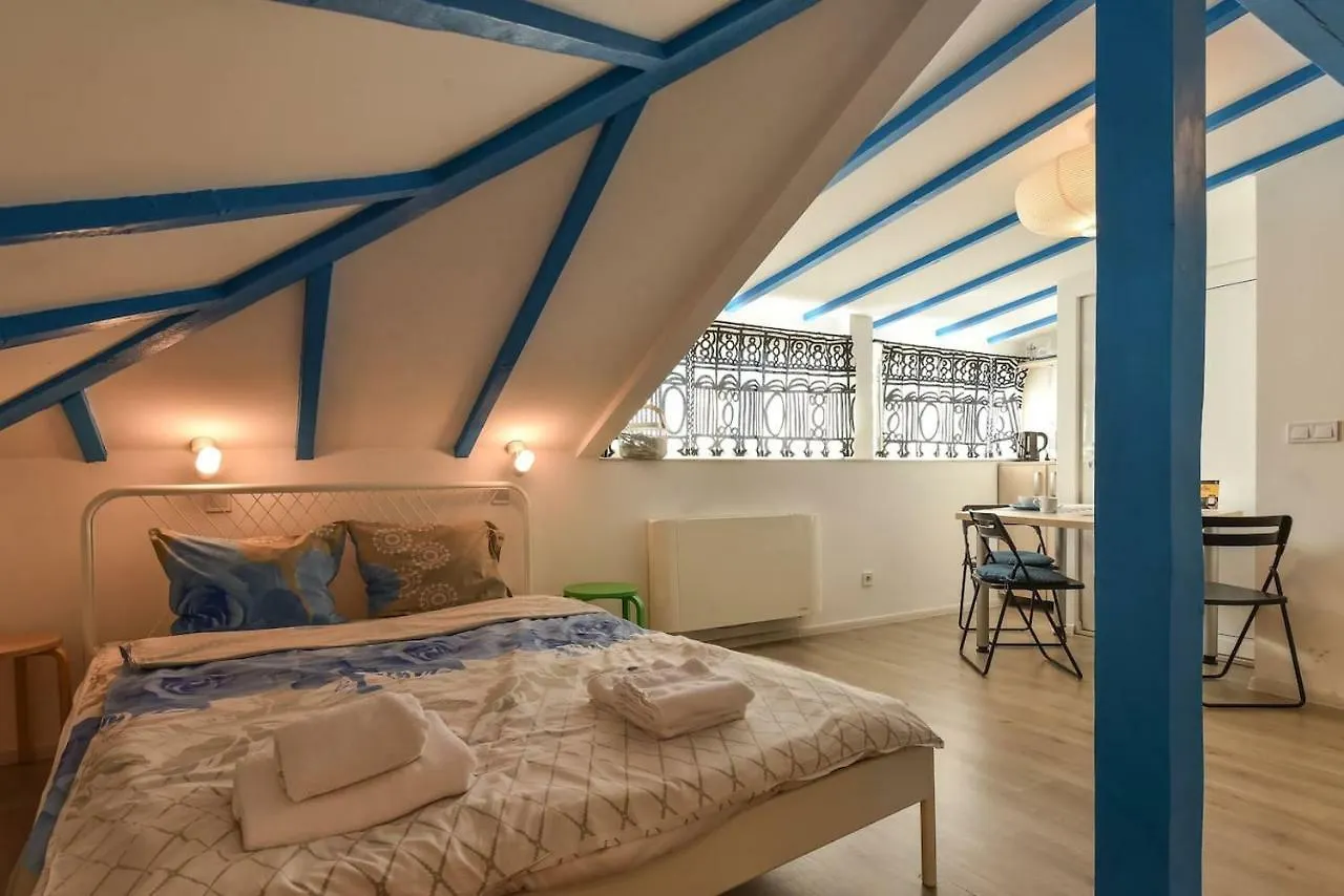 The Ivy House - A Cozy Attic Near The City Center By Flat Mаnager Sofia 0*,